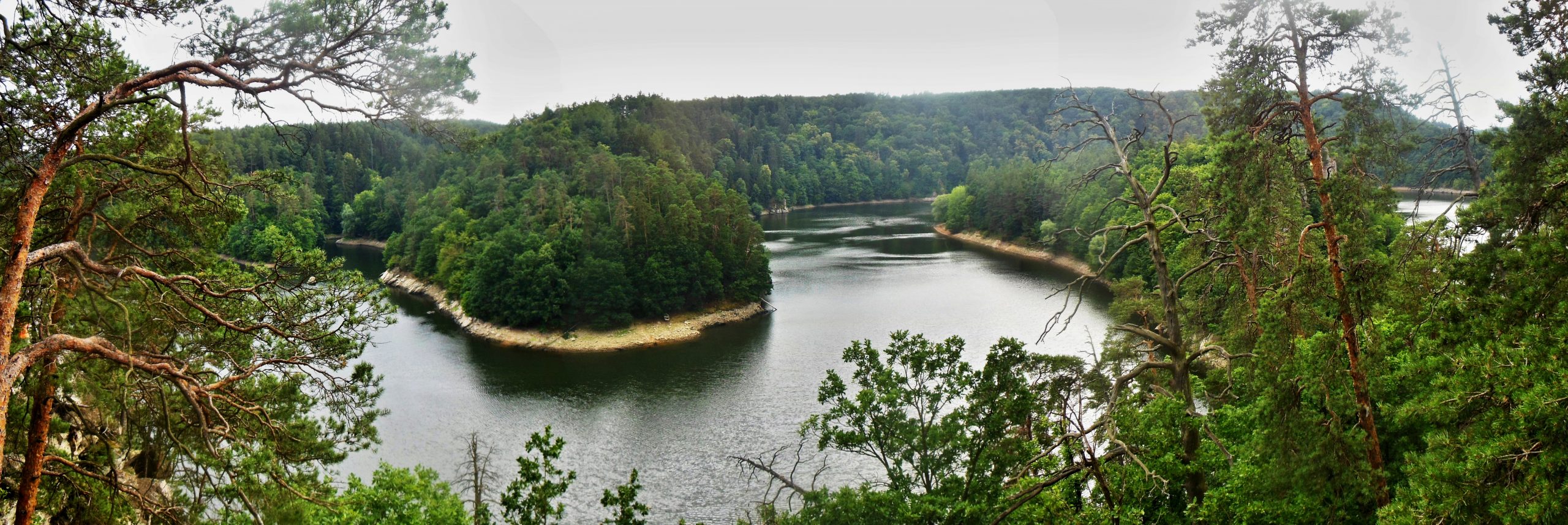 Kozlovský ostrůvek a Dalešická přehrada